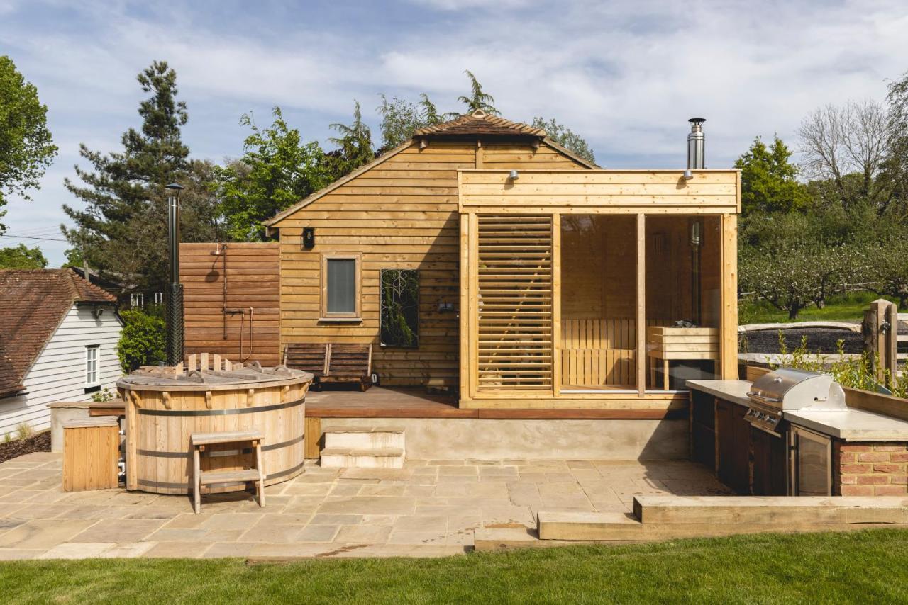 Cosy Cottage With Beautiful Garden, Hottub & Sauna Marden  Esterno foto