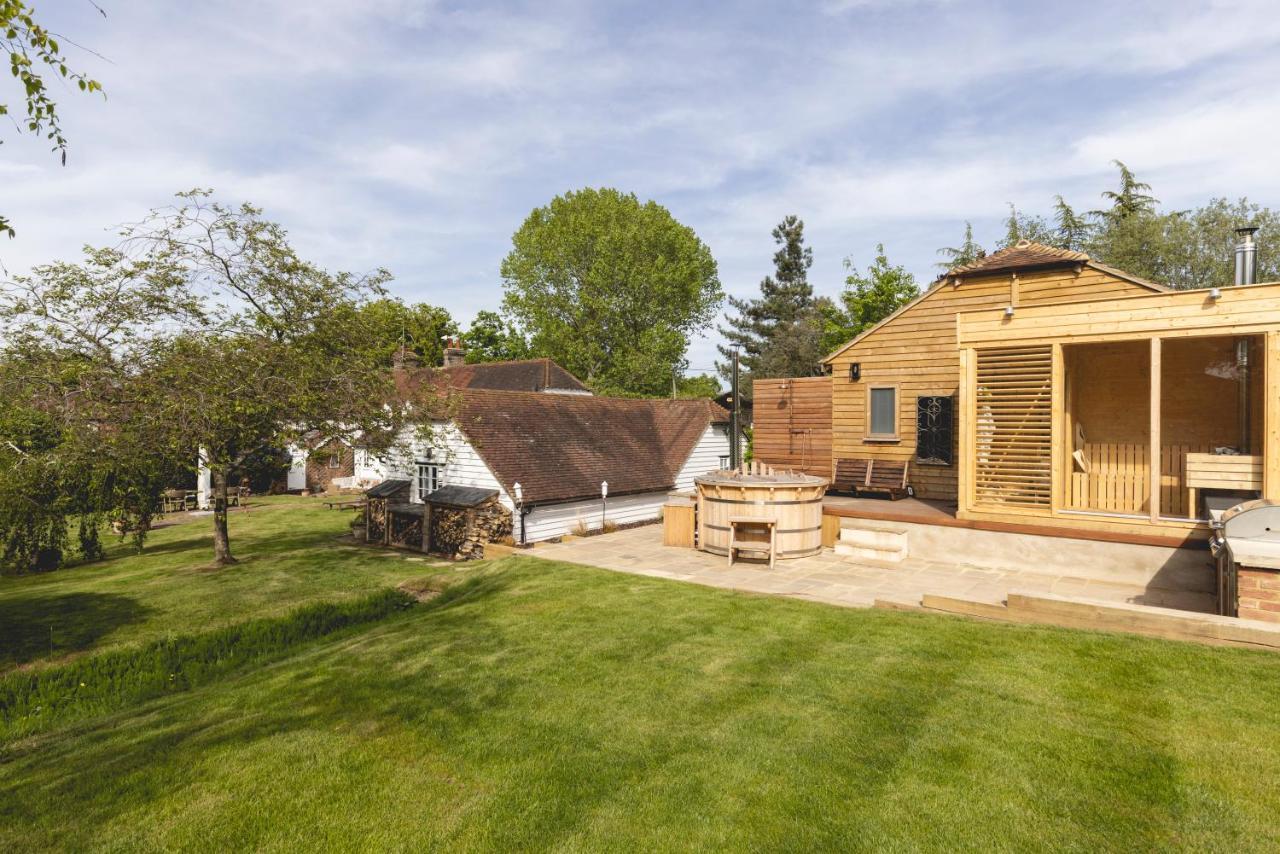 Cosy Cottage With Beautiful Garden, Hottub & Sauna Marden  Esterno foto