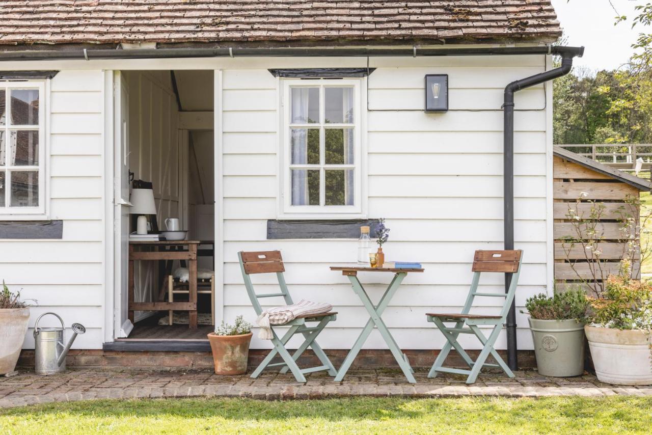 Cosy Cottage With Beautiful Garden, Hottub & Sauna Marden  Esterno foto